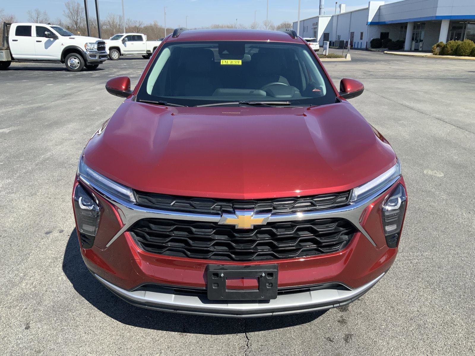 Used 2025 Chevrolet Trax LT w/ LT Convenience Package image 3