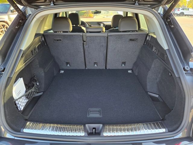 Used 2025 Audi Q5 Premium w/ Convenience Package image 28