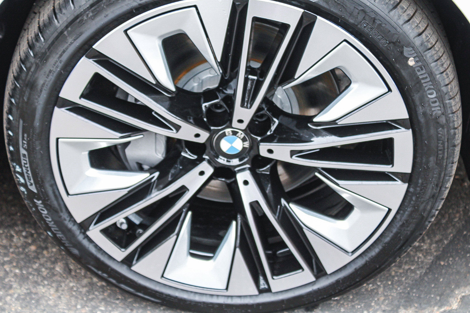 New 2027 BMW i5 xDrive40 AWD/4WD image 10