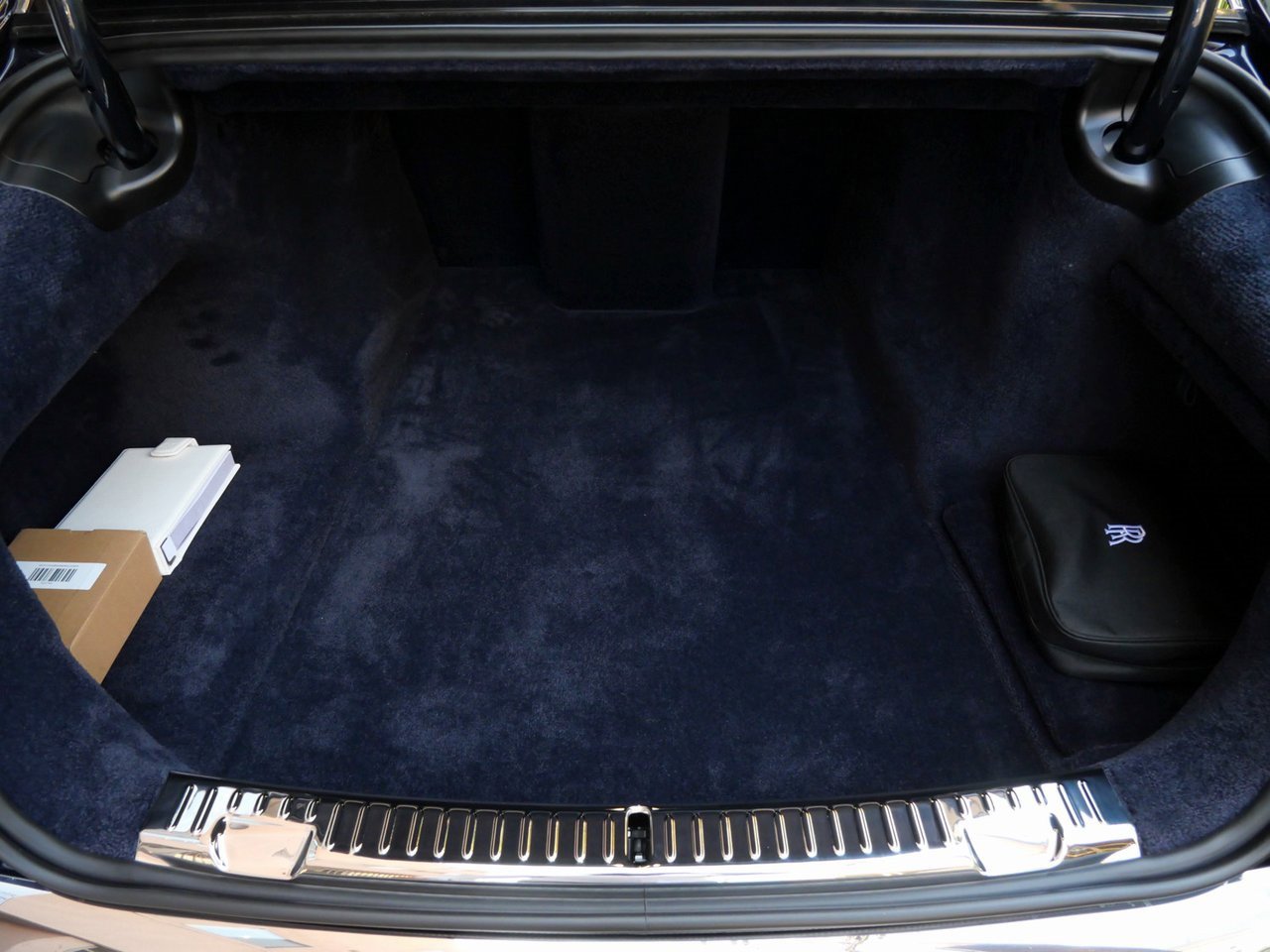 New 2025 Rolls-Royce Phantom Sedan w/ Leather Finishing Pack image 28