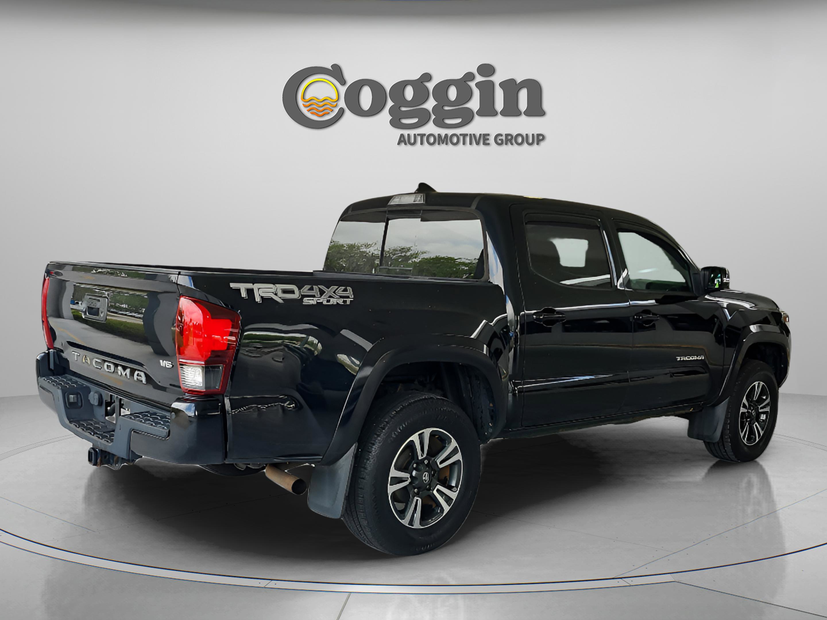 Used 2019 Toyota Tacoma TRD Sport w/ Technology Package AWD/4WD image 5