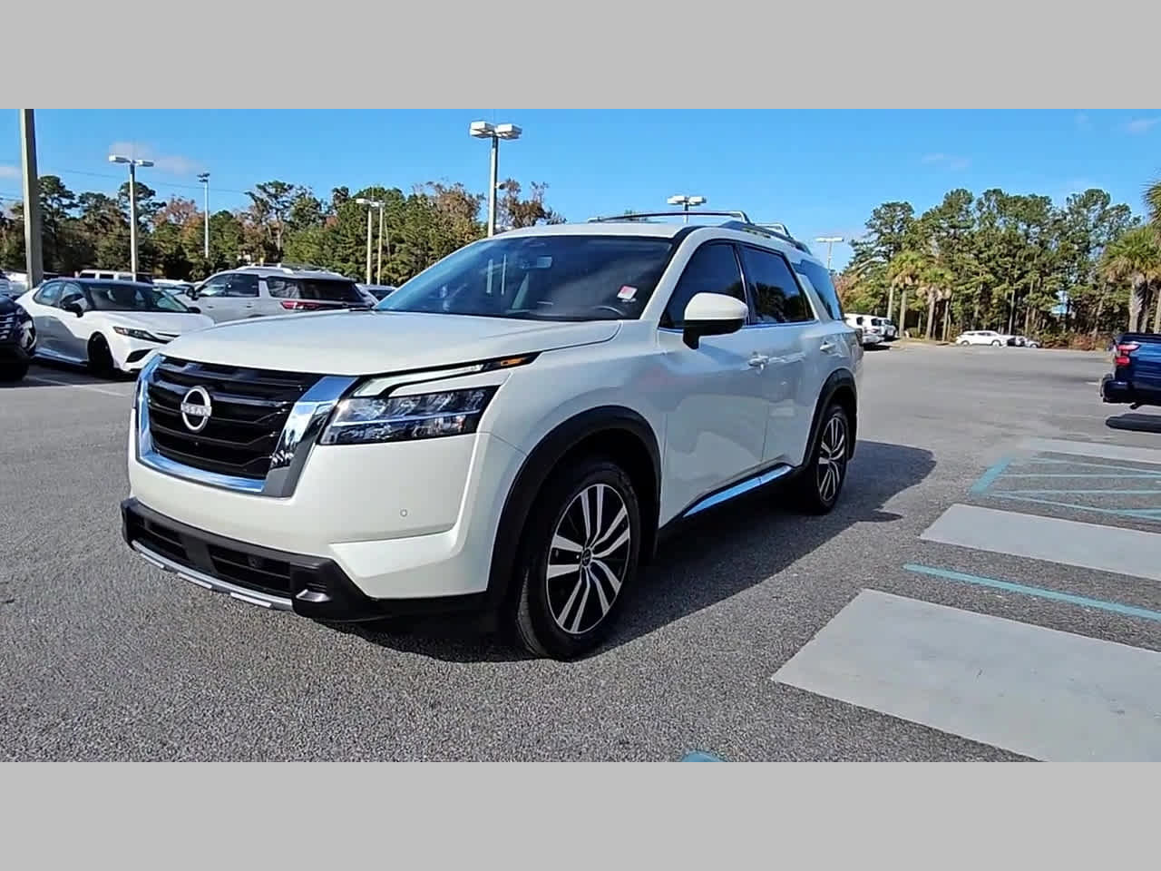 Used 2024 Nissan Pathfinder Platinum w/ Cargo Package image 23