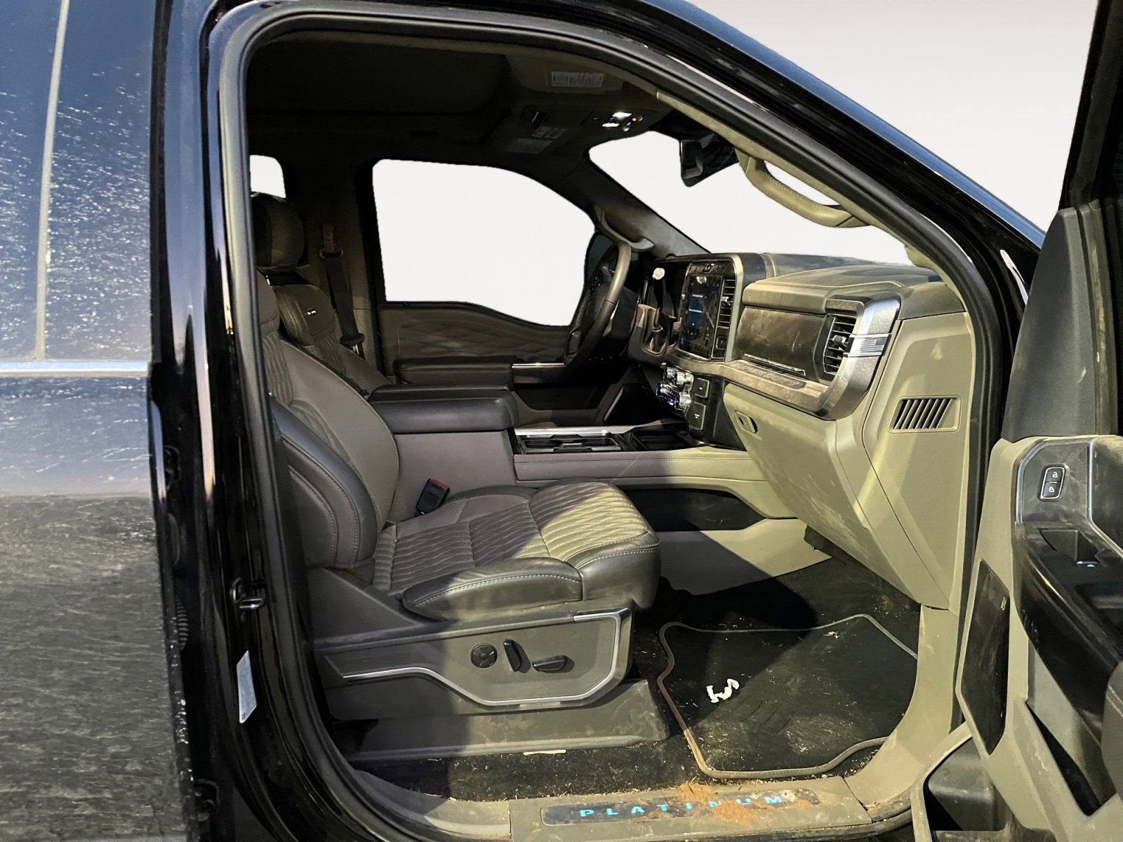 Used 2025 Ford F450 Platinum w/ Platinum Plus Package image 15