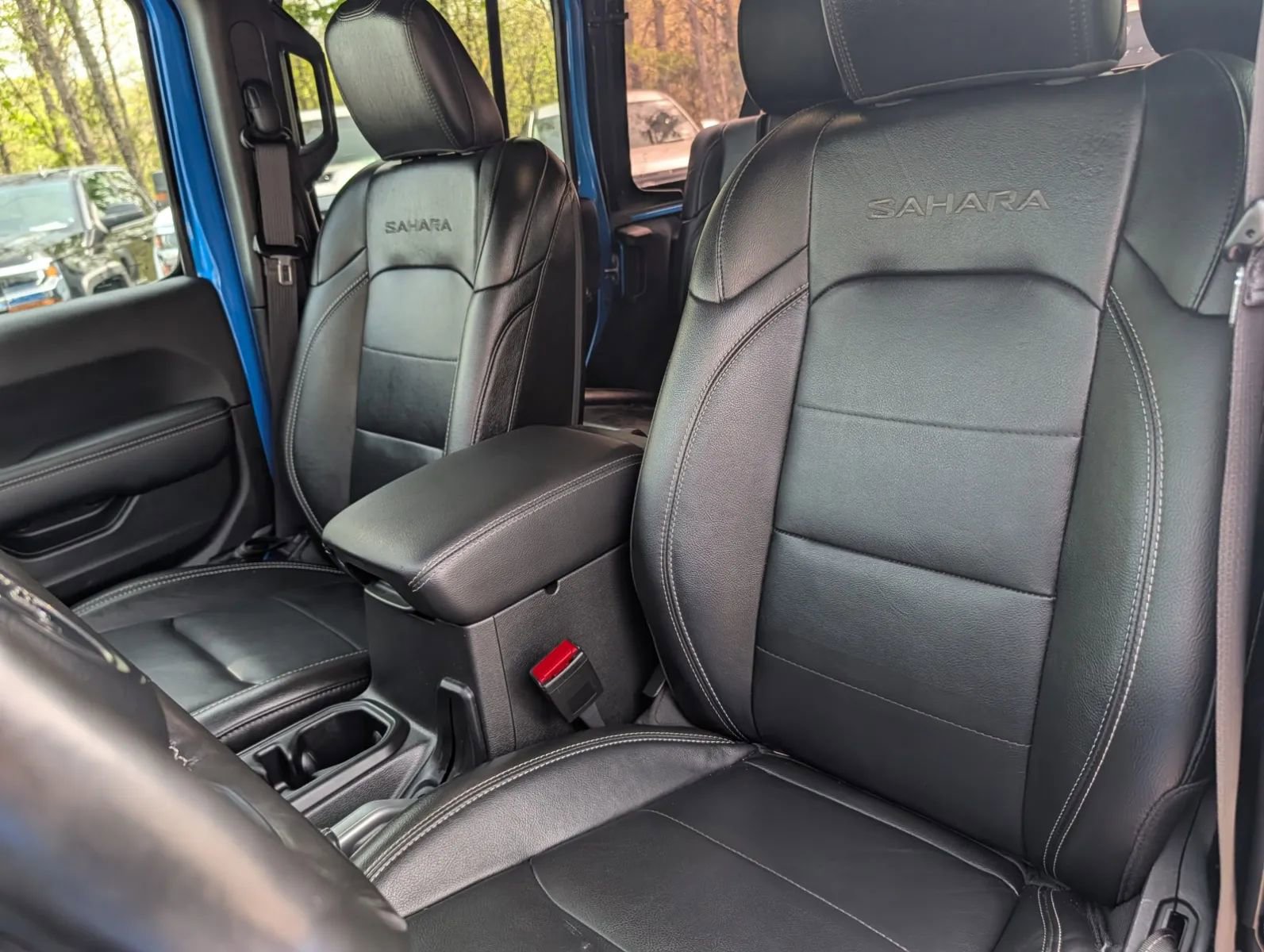Used 2022 Jeep Wrangler Unlimited Sahara w/ Cold Weather Group image 8