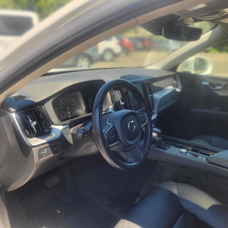 Used 2018 Volvo XC60 T5 Momentum w/ Vision Package AWD/4WD image 13