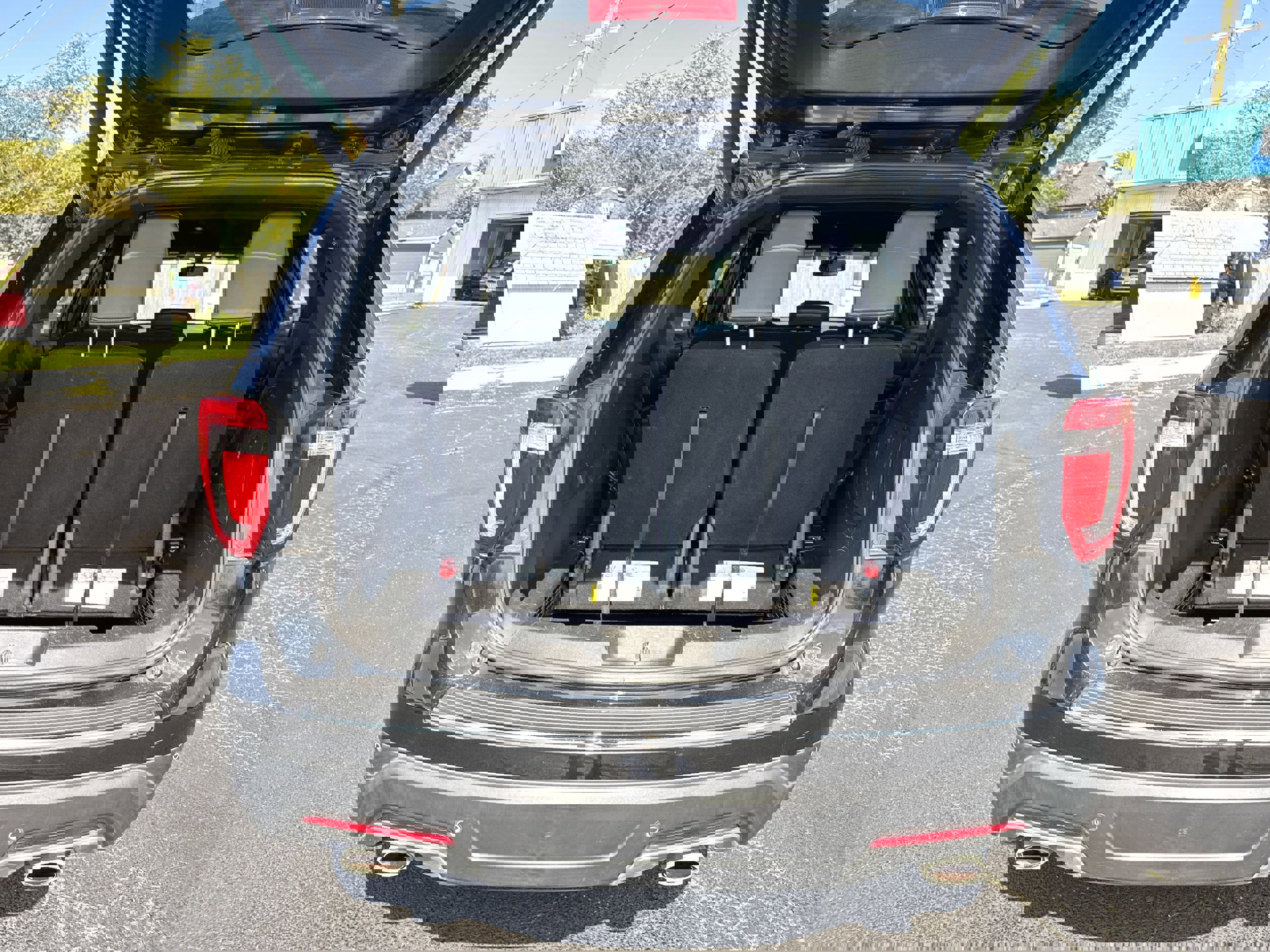 Used 2018 Ford Explorer XLT w/ Equipment Group 202A image 11