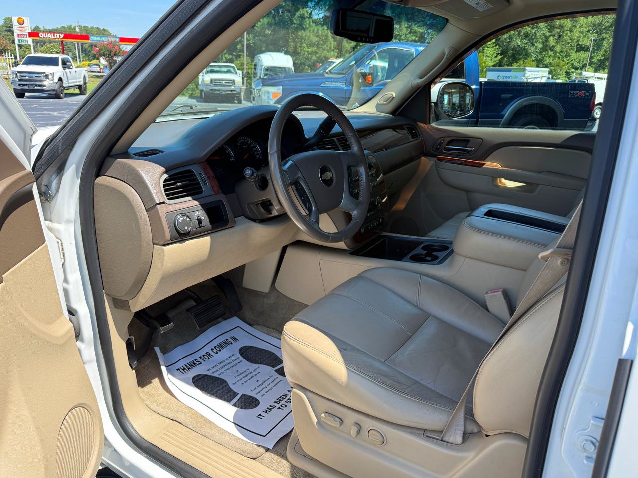 Used 2010 Chevrolet Tahoe LT w/ Luxury Package RWD image 8