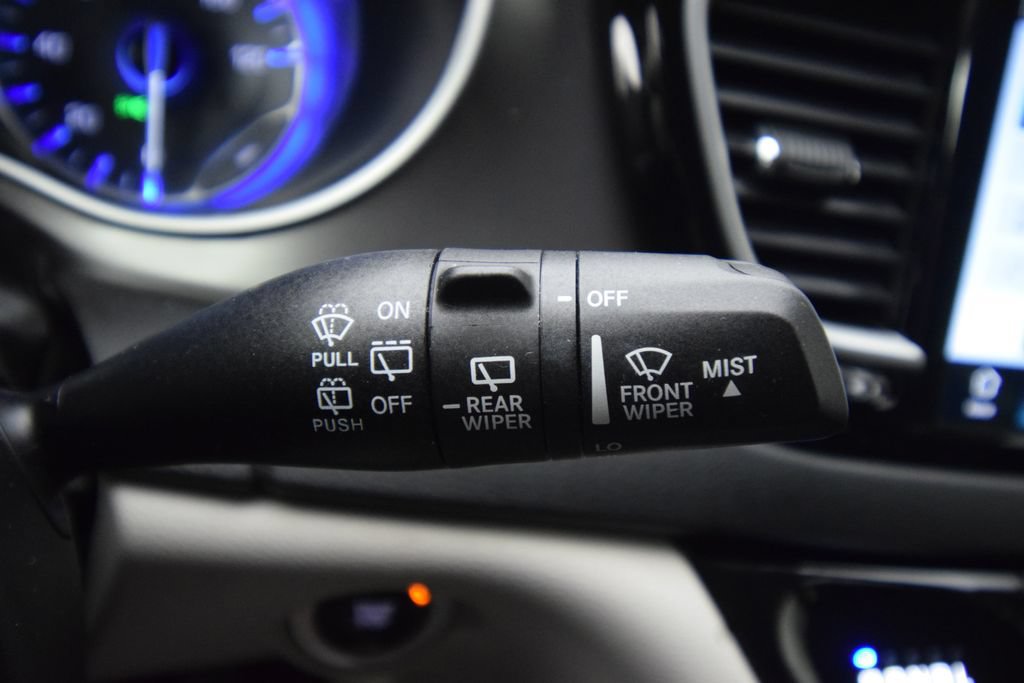 Used 2023 Chrysler Pacifica Touring-L FWD image 37
