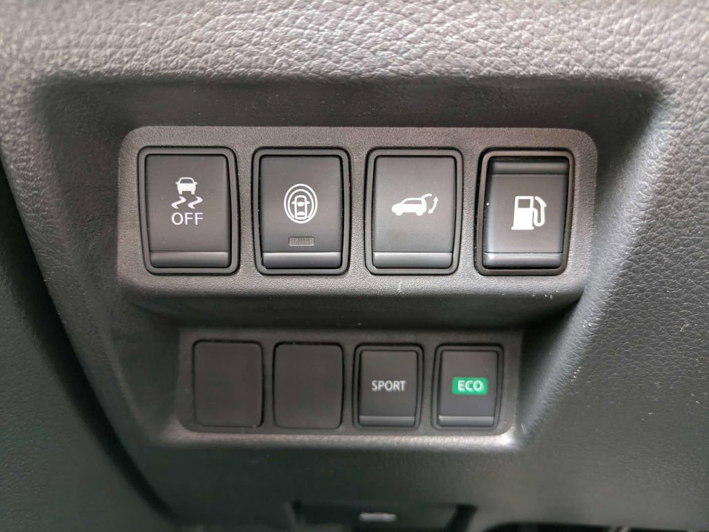 Used 2019 Nissan Rogue SV image 30