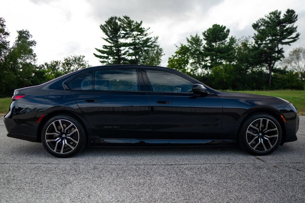 Certified 2024 BMW i7 xDrive60 w/ Executive Package AWD/4WD image 12