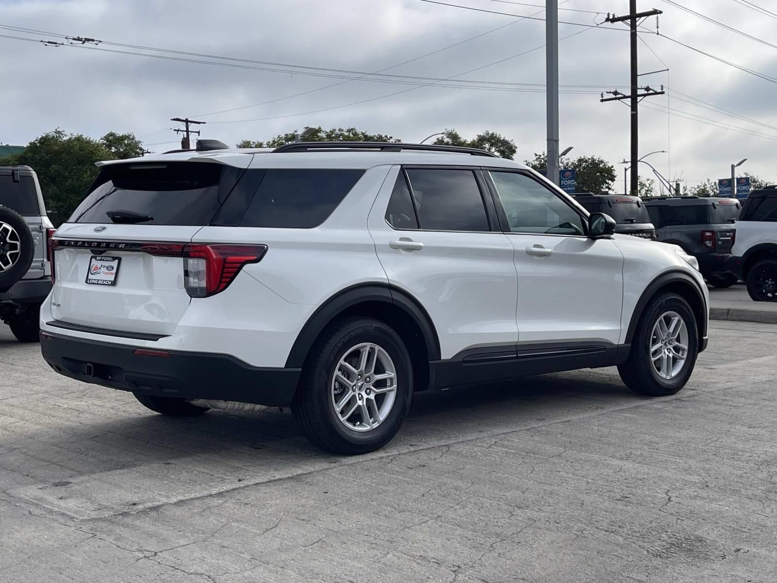 New 2026 Ford Explorer Active RWD image 3