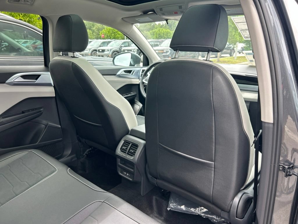 New 2026 Volkswagen Taos SE w/ Panoramic Sunroof Package FWD image 48