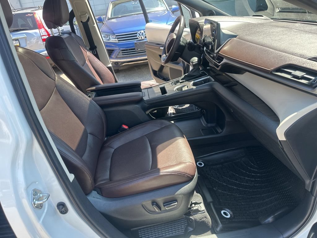 Used 2023 Toyota Sienna Platinum AWD/4WD image 85