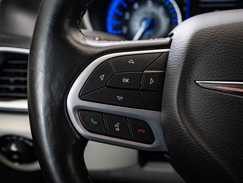 Used 2019 Chrysler Pacifica Touring-L image 22
