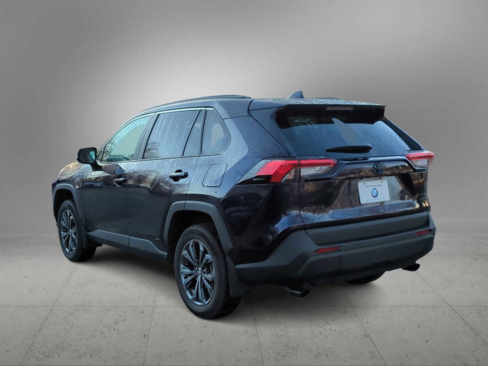 Used 2023 Toyota RAV4 XLE Premium image 6