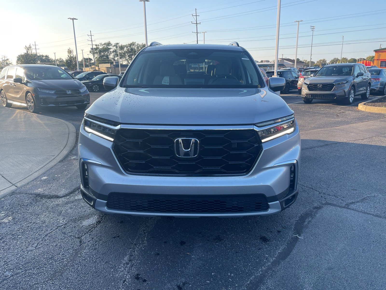 New 2025 Honda Pilot Touring image 3