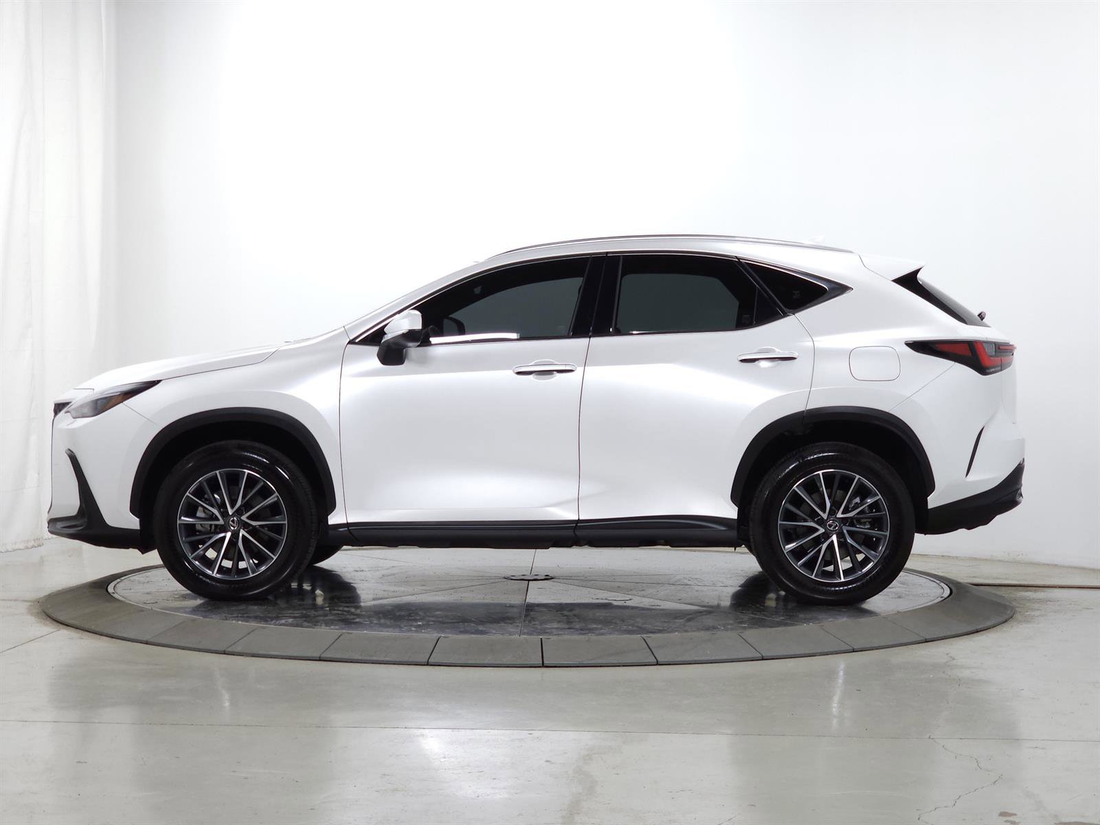 Certified 2024 Lexus NX 350h AWD 4dr Crossover w/ Cold Area Package image 4
