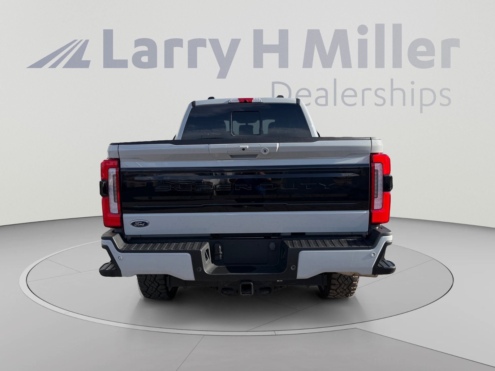 Used 2026 Ford F350 Platinum w/ Tremor Off-Road Package AWD/4WD image 4