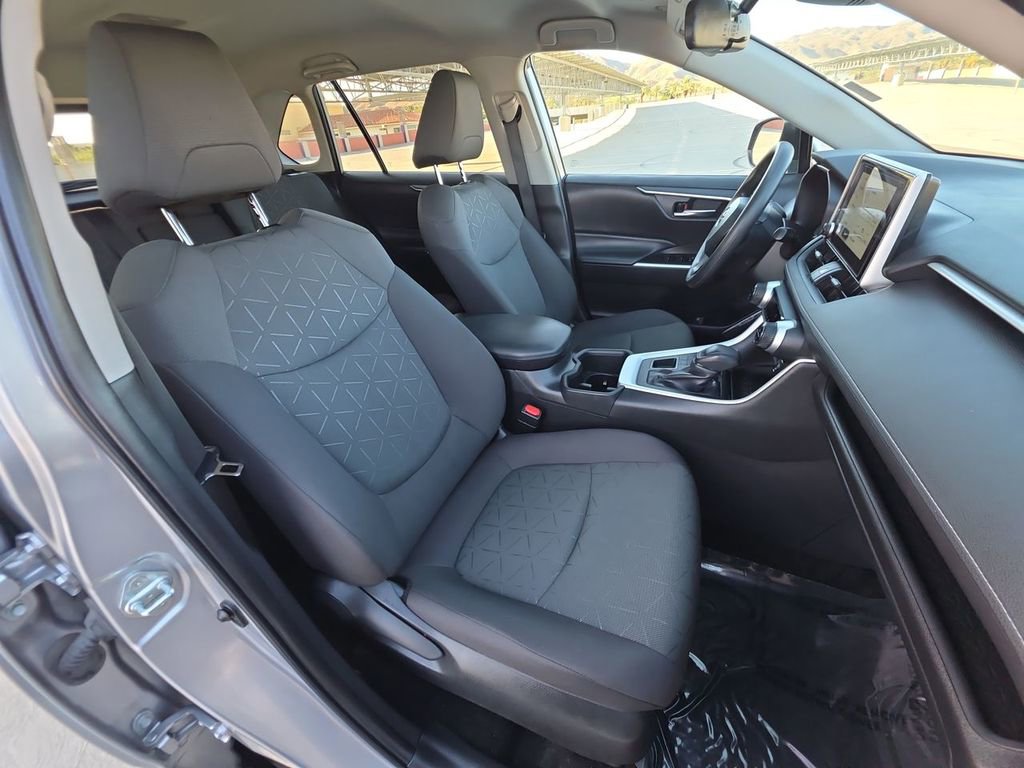 Used 2024 Toyota RAV4 XLE AWD/4WD image 29