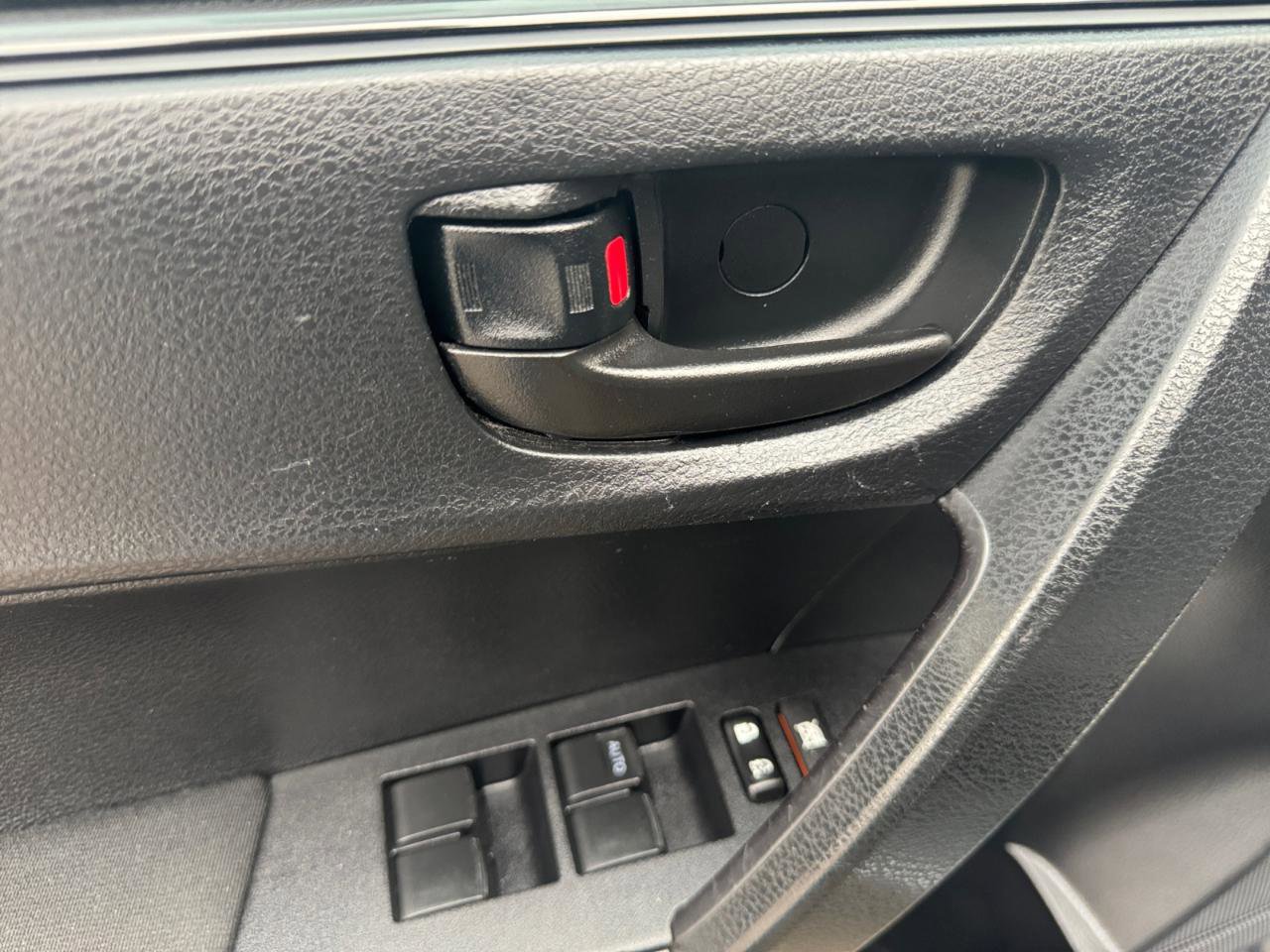 Used 2018 Toyota Corolla L image 17