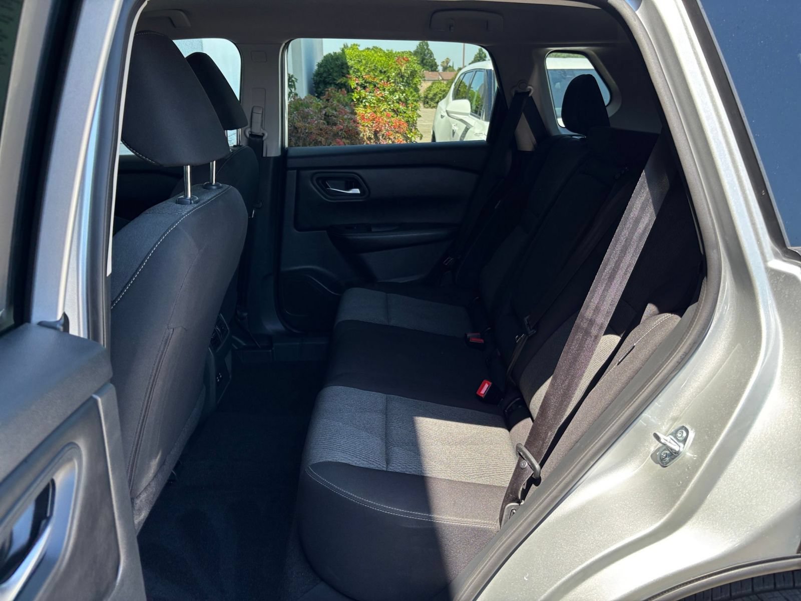 Used 2025 Nissan Rogue SV FWD image 28