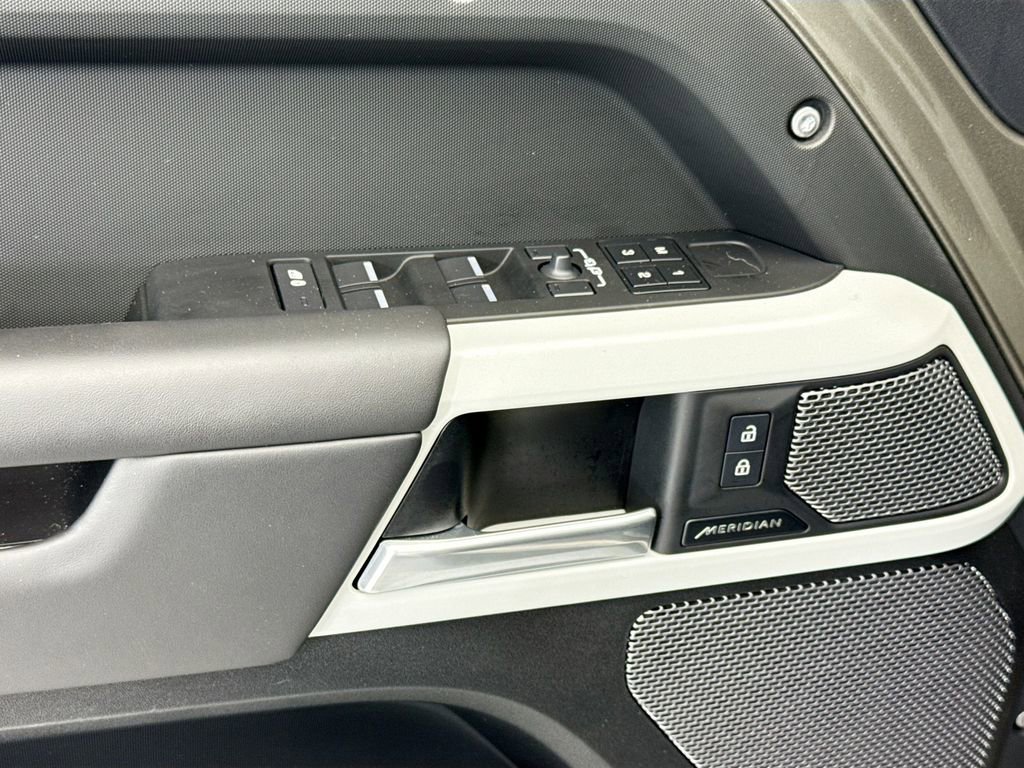 Used 2024 Land Rover Defender 110 X-Dynamic SE AWD/4WD image 22