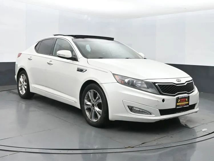 Used 2011 Kia Optima EX w/ Premium Pkg image 2