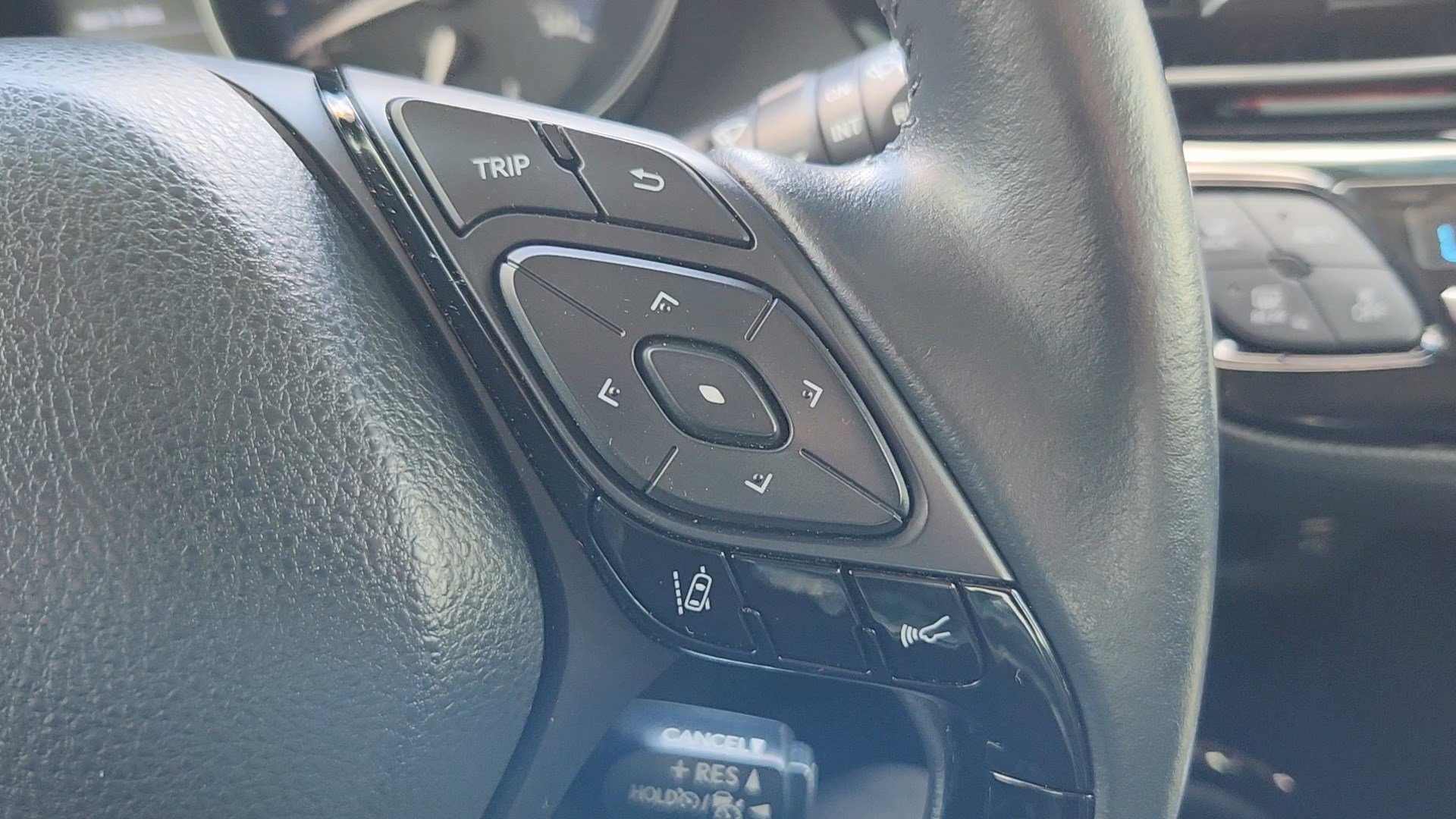 Used 2020 Toyota C-HR Limited FWD image 13