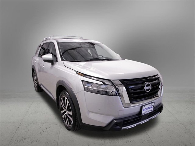 Used 2023 Nissan Pathfinder Platinum image 9