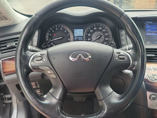 Used 2015 INFINITI Q70 L 3.7 w/ Deluxe Touring Package RWD image 17