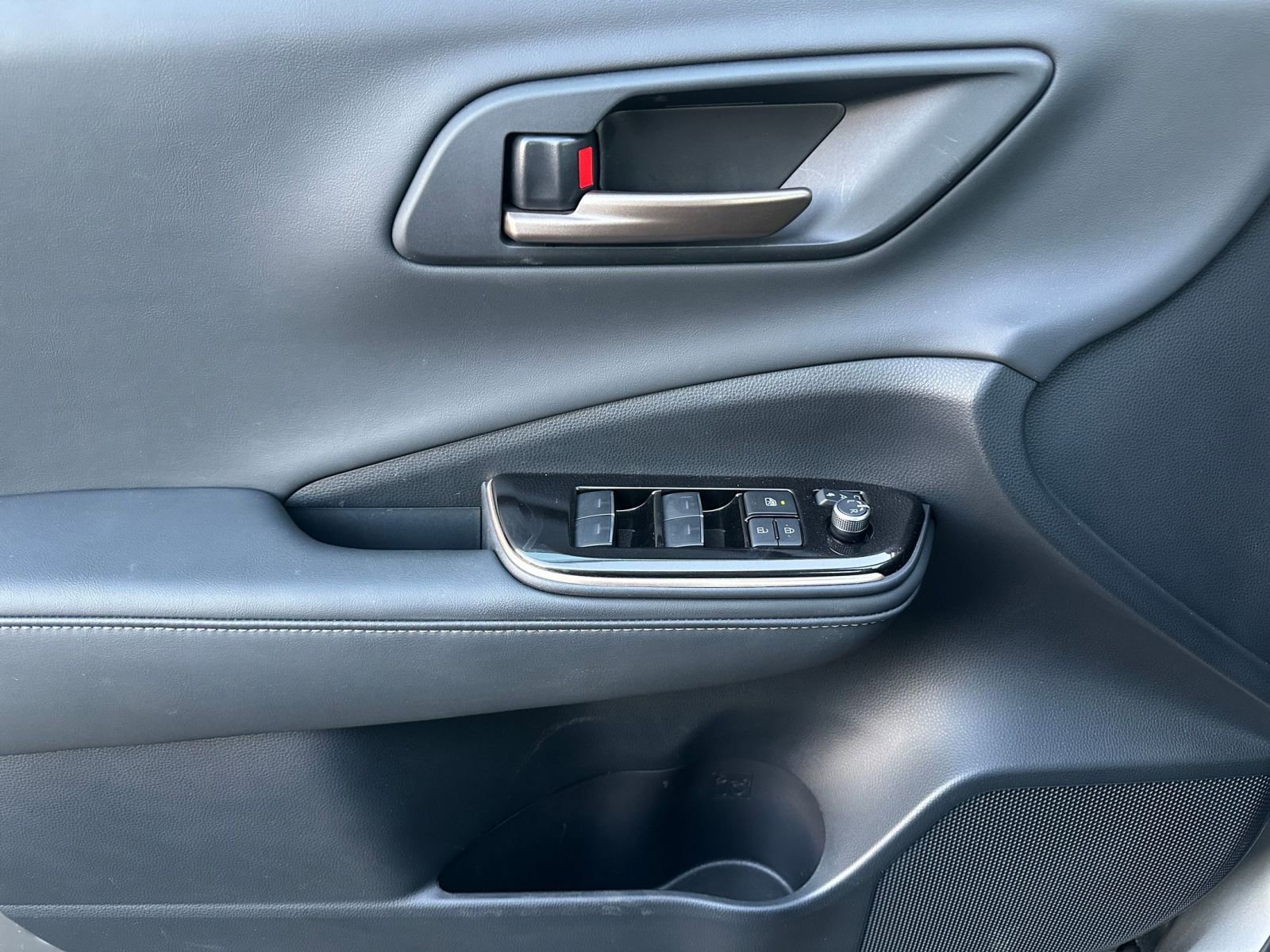 Used 2025 Toyota Crown XLE image 18