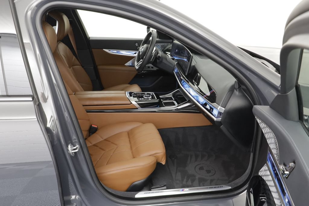 Used 2026 BMW 750e xDrive w/ Executive Package AWD/4WD image 23