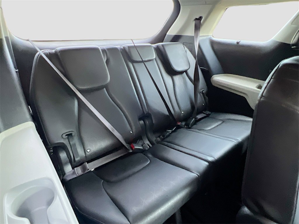 Used 2024 Kia Carnival EX image 26
