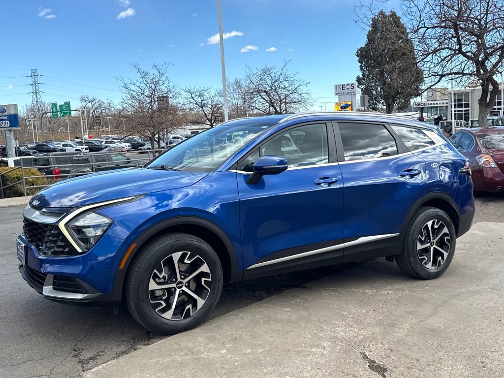 Used 2023 Kia Sportage EX image 3
