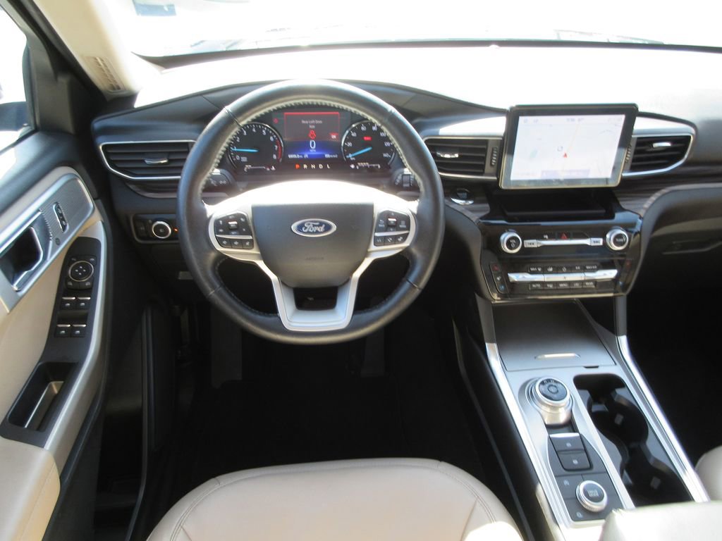 Used 2023 Ford Explorer Limited AWD/4WD image 16