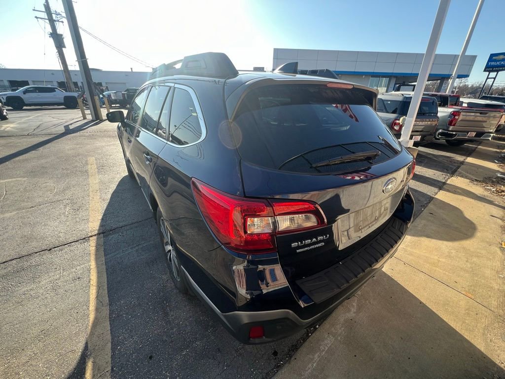 Used 2018 Subaru Outback 3.6R Limited image 3