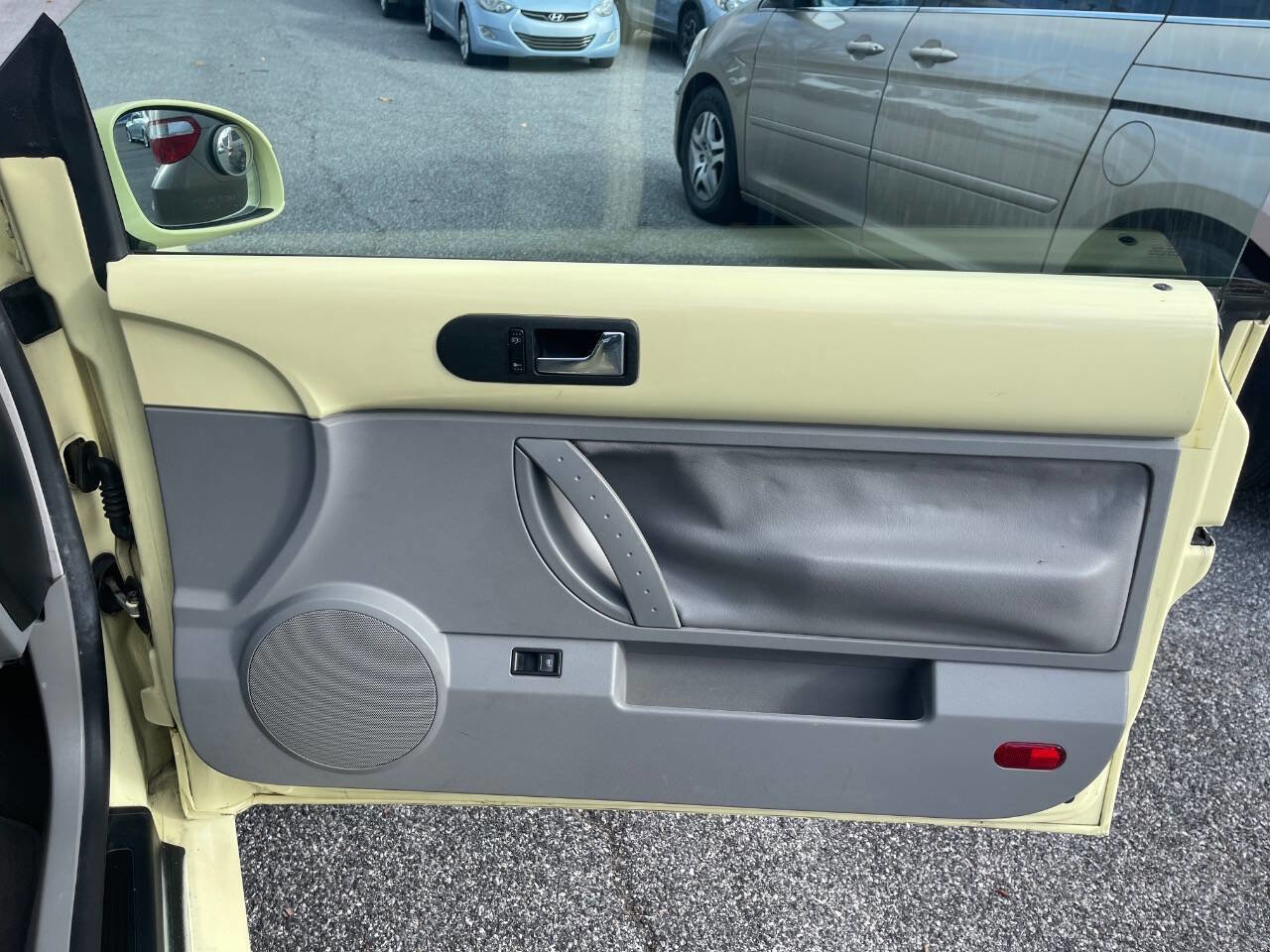 Used 2006 Volkswagen Beetle 2.5 PZEV 2dr Convertible (2.5L image 34