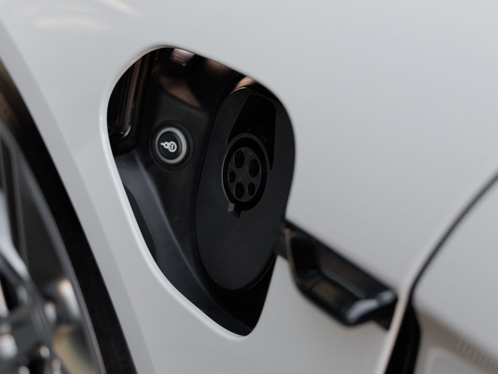 New 2025 Porsche Taycan Turbo AWD/4WD image 12