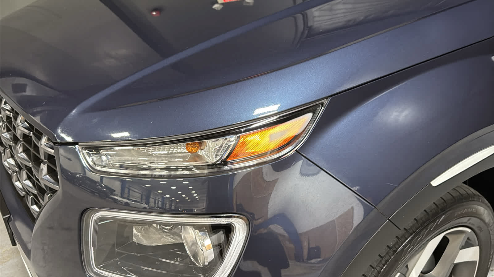 Used 2023 Hyundai Venue Limited w/ Cargo Package FWD image 7
