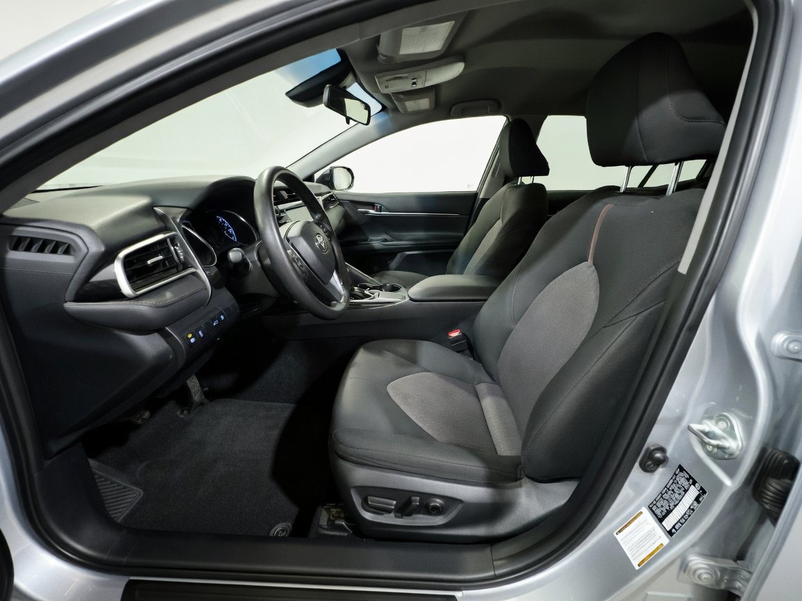 Used 2018 Toyota Camry LE FWD image 14