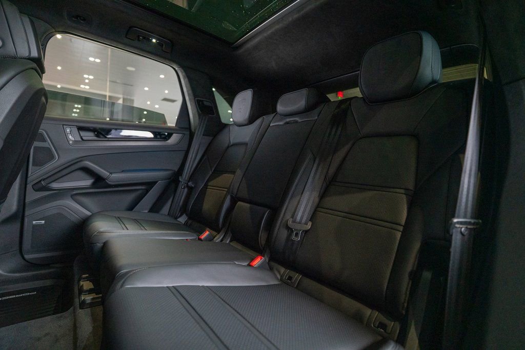 New 2026 Porsche Cayenne GTS image 42