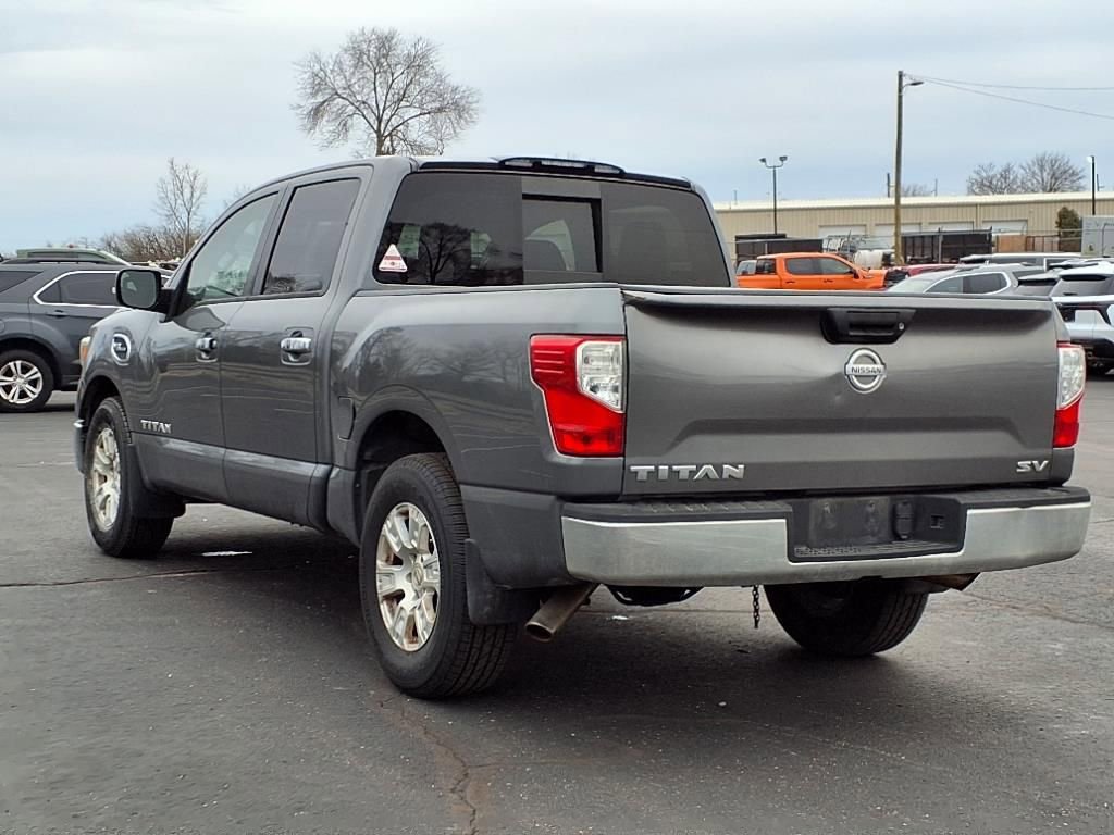 Used 2017 Nissan Titan SV image 9