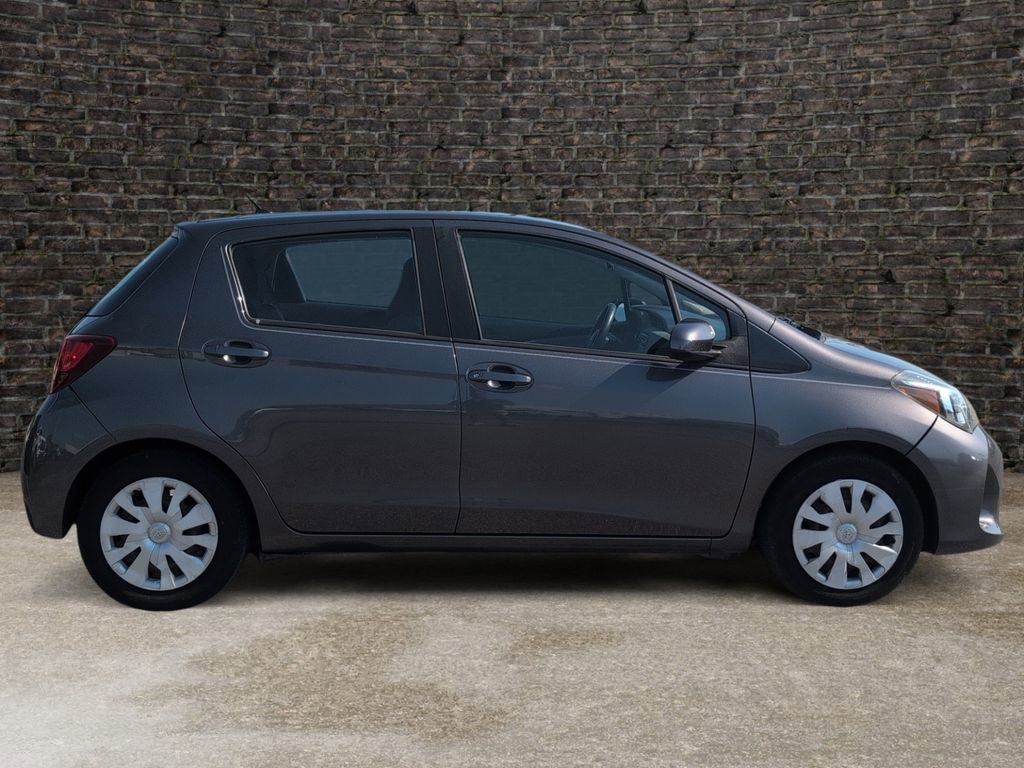 Used 2015 Toyota Yaris L image 3