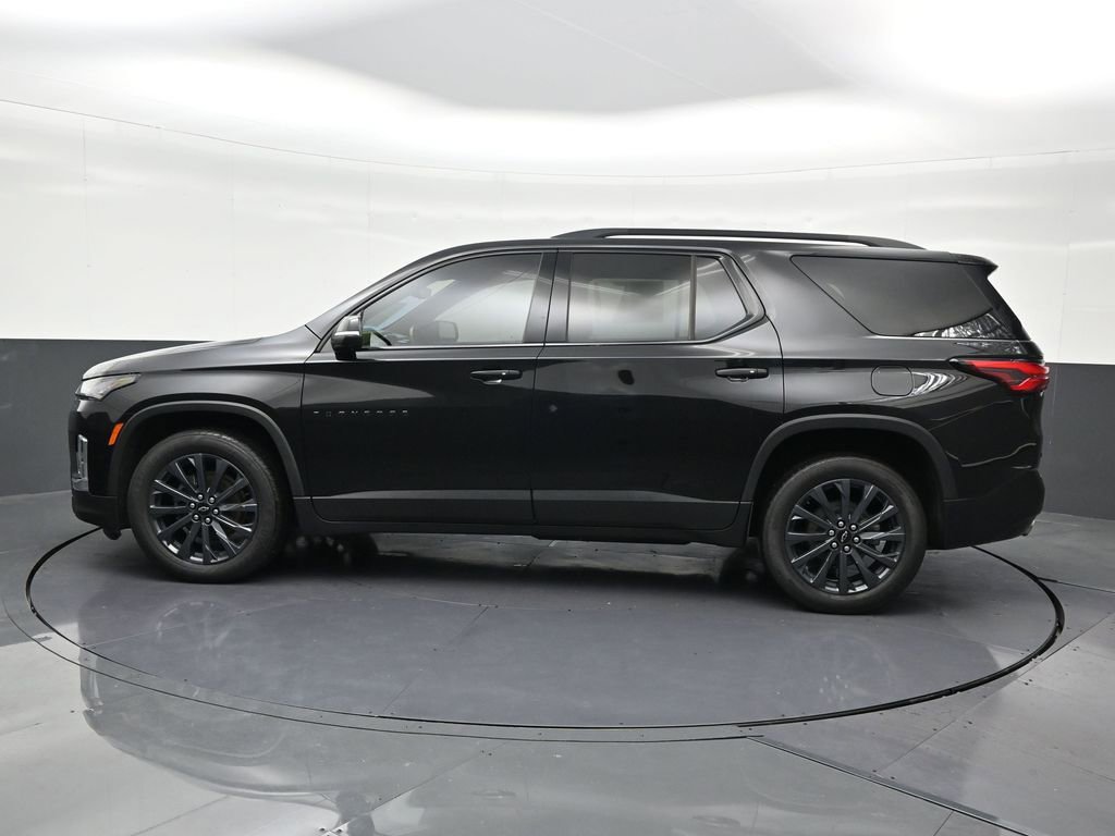 Used 2023 Chevrolet Traverse RS FWD image 2