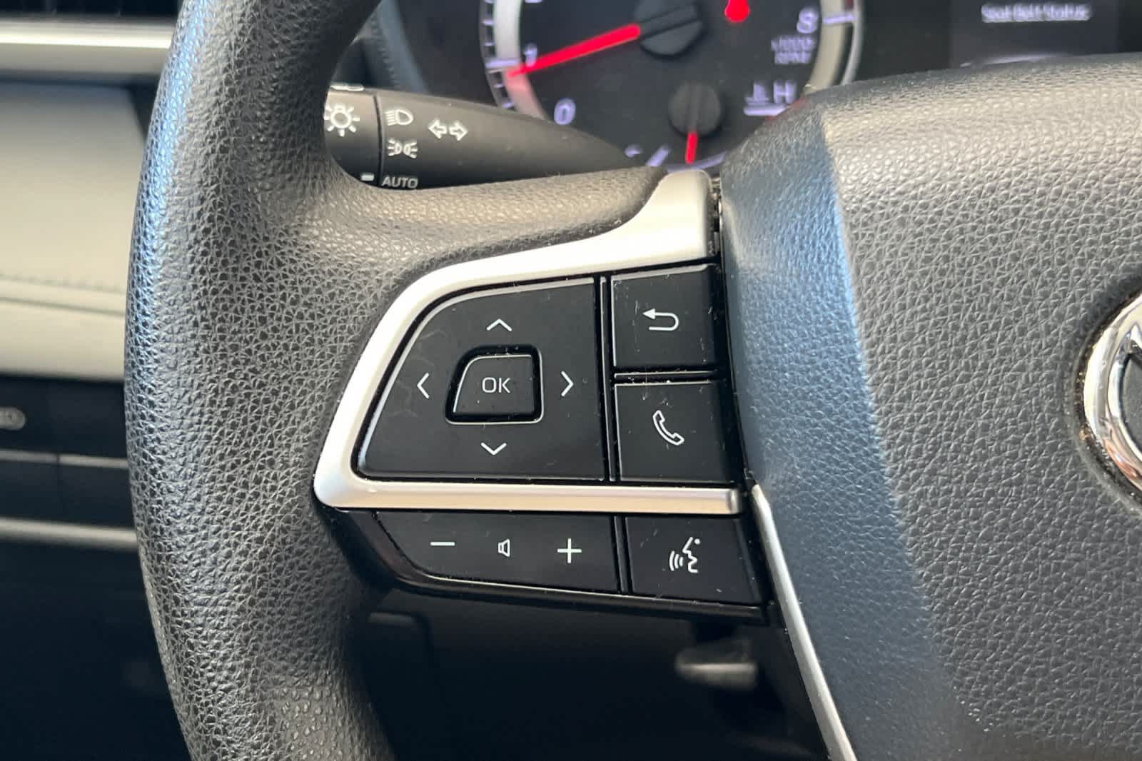 Used 2022 Toyota Highlander L AWD/4WD image 27