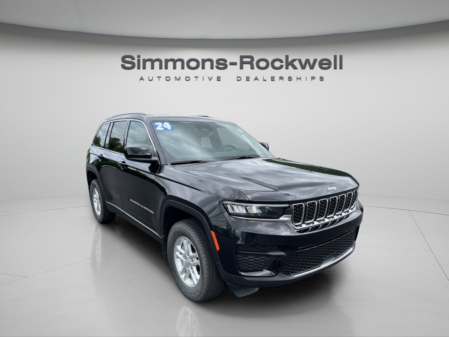 Used 2024 Jeep Grand Cherokee Laredo w/ Luxury Tech Group I AWD/4WD image 7