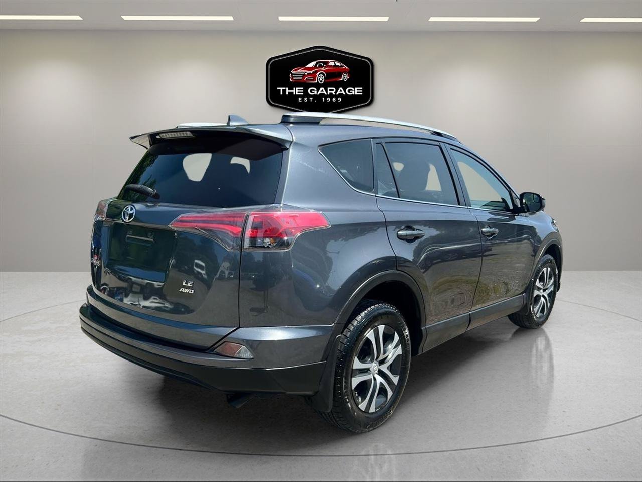 Used 2018 Toyota RAV4 LE w/ All Weather Liner Package AWD/4WD image 5