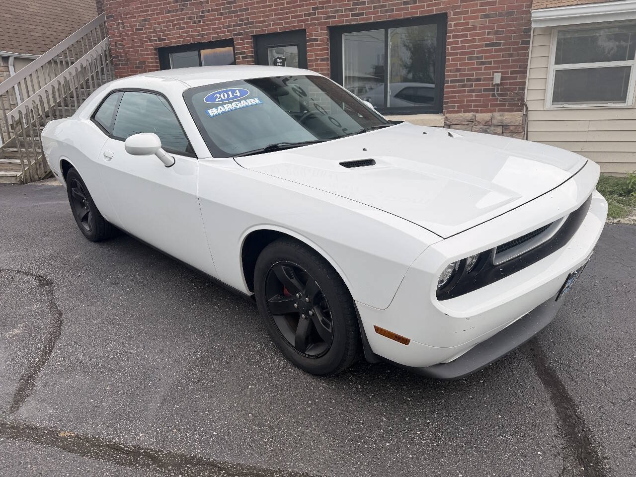 Used 2014 Dodge Challenger SXT RWD image 2