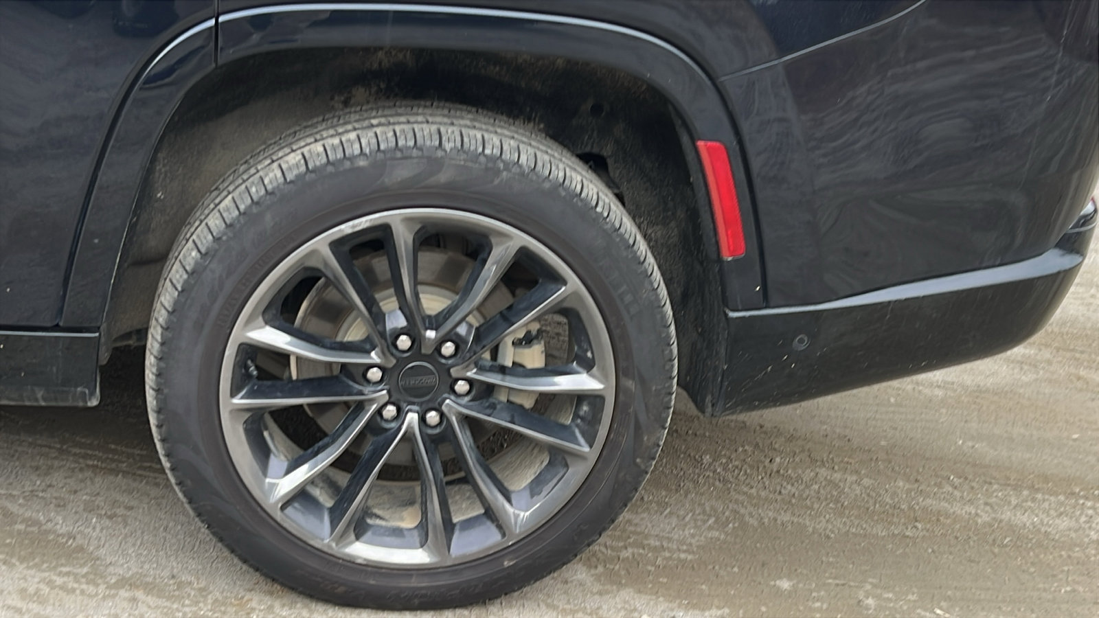 Used 2025 Jeep Grand Wagoneer Series II Obsidian w/ Quick Order Packagew 28T image 12