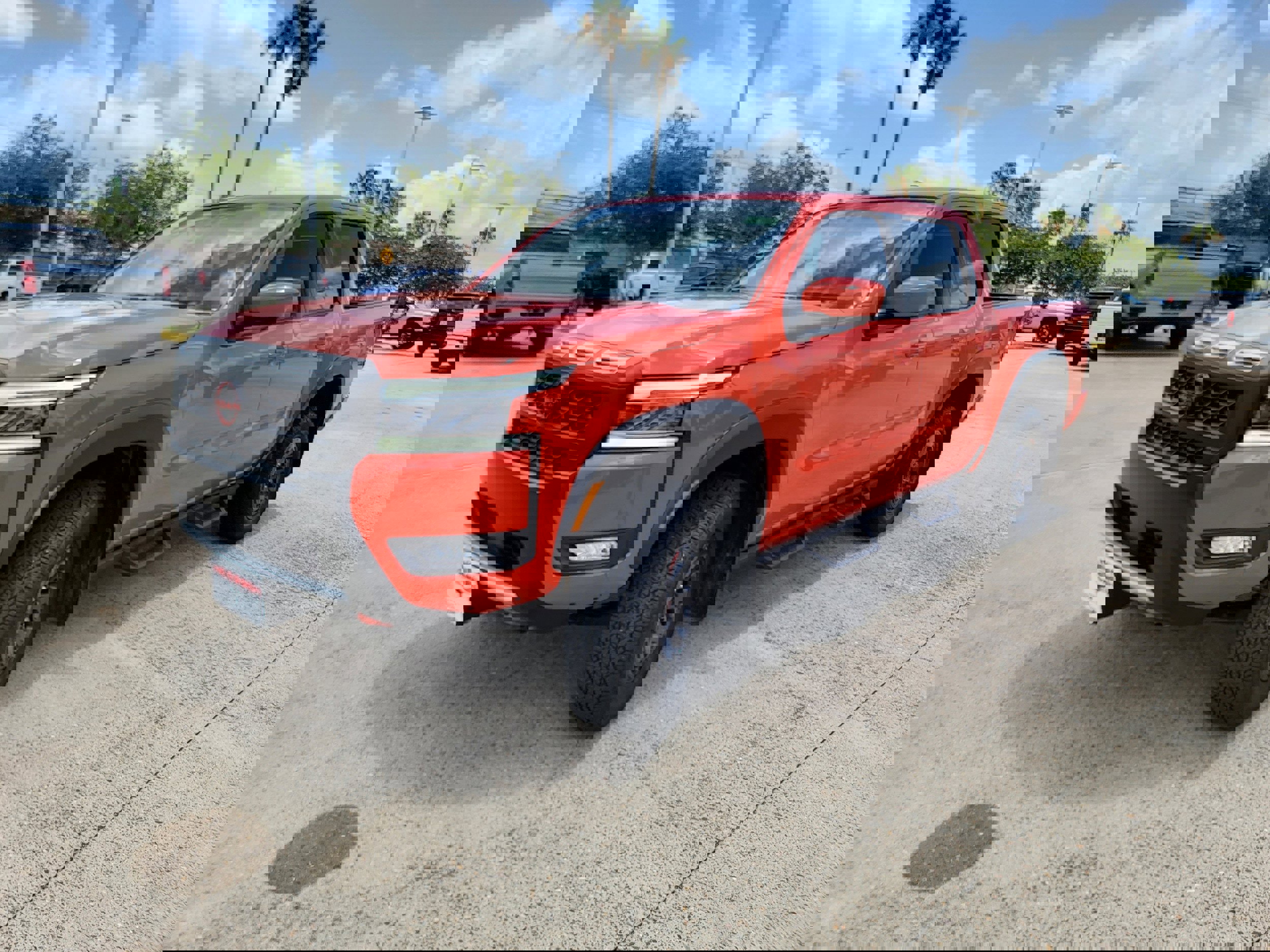 Used 2025 Nissan Frontier PRO-4X w/ Pro Convenience Package image 3